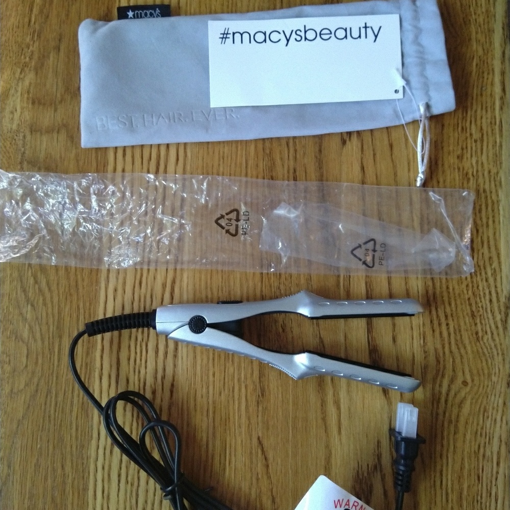 NWT - Macy's travel hair straightener